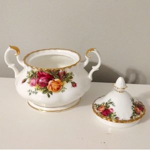 OLD COUNTRY ROSES, ROYAL ALBERT SUGAR HANDLER